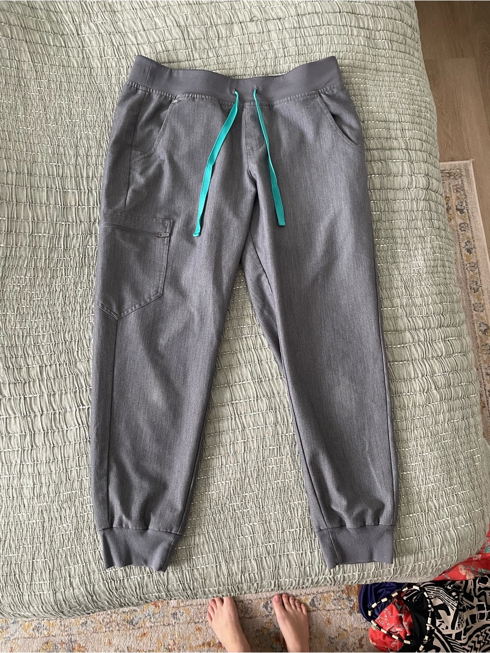 Figs Women’s Technical Collection Graphite Gray Scrub Jogger Medium Petite - Picture 10 of 10